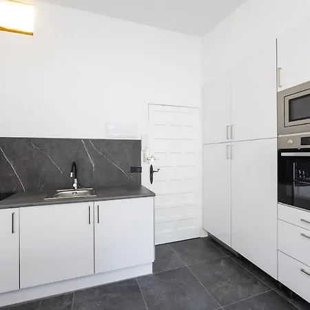 Jasmine Apartment *